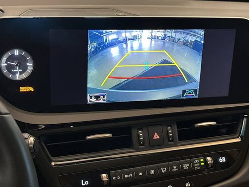 Certified 2022 Lexus ES 300h w/ Premium Package FWD image 19