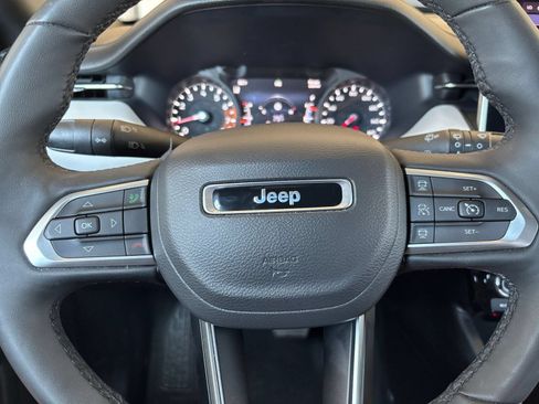 Used 2025 Jeep Compass Limited AWD/4WD image 29