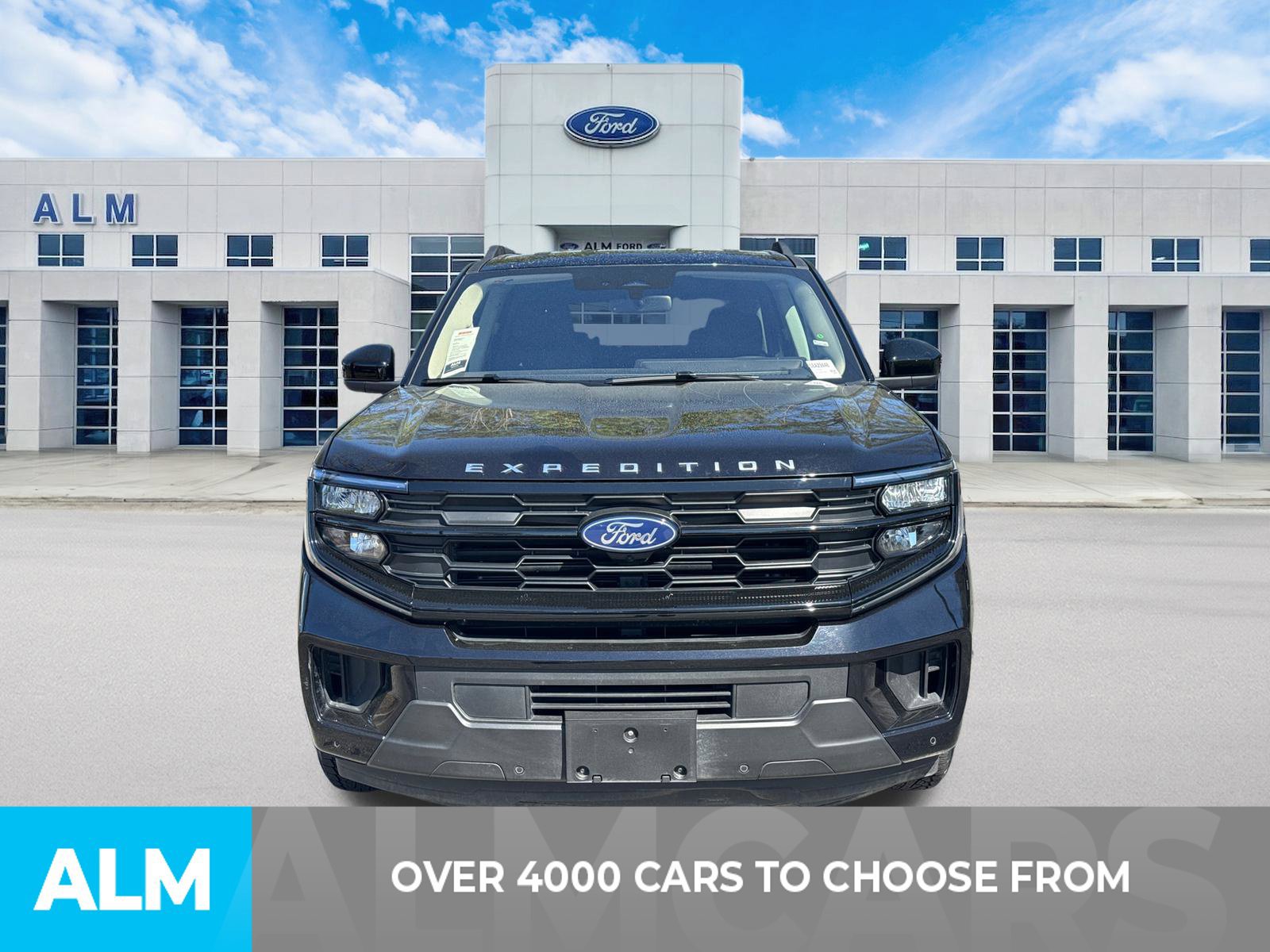 Used 2025 Ford Expedition Active AWD/4WD image 2