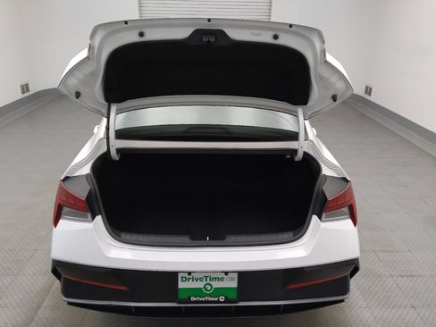 Used 2025 Hyundai Elantra SEL FWD image 29