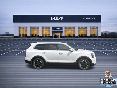 Used 2023 Kia Telluride EX w/ EX Captain's Chair Package FWD image 4