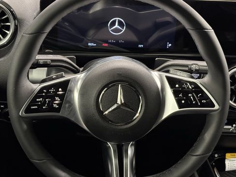 New 2026 Mercedes-Benz GLB 250 4MATIC image 18