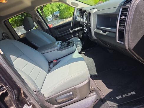Used 2018 RAM 1500 Express AWD/4WD image 27