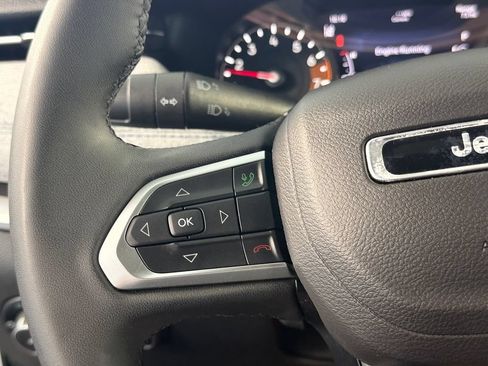 Used 2025 Jeep Compass Latitude w/ Sun & Sound Group AWD/4WD image 23