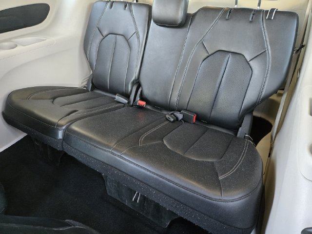 Certified 2023 Chrysler Pacifica Touring-L FWD image 30