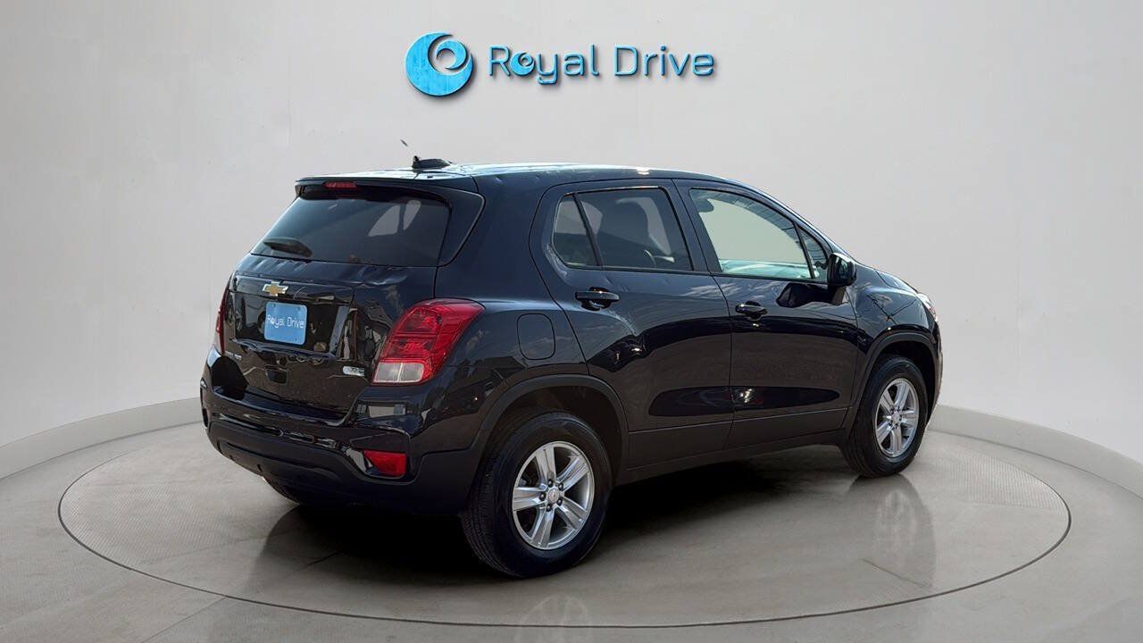 Used 2022 Chevrolet Trax LS w/ Tint and Cruise Package AWD/4WD image 6