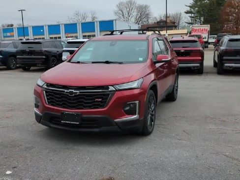 Used 2023 Chevrolet Traverse RS image 3
