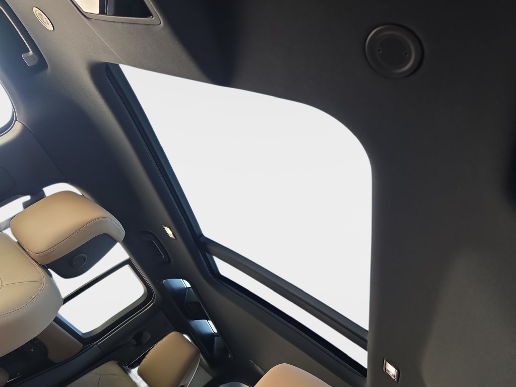 New 2026 Land Rover Defender 110 X-Dynamic SE AWD/4WD image 20