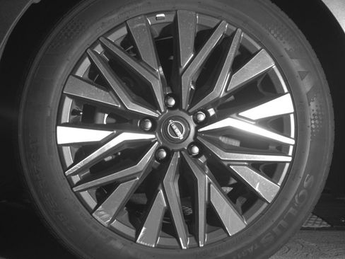 Used 2025 Nissan Altima 2.5 SV FWD image 12