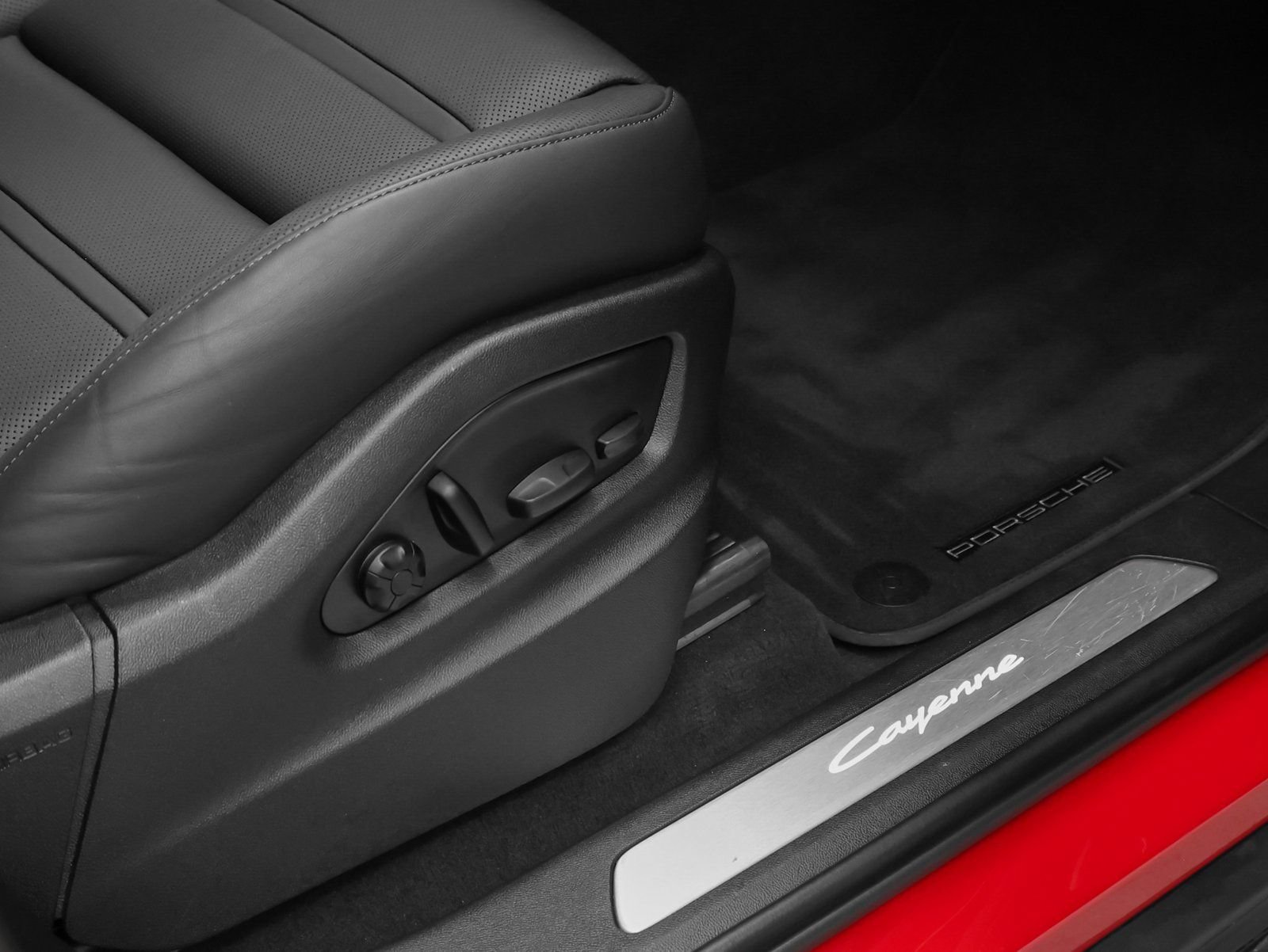Certified 2025 Porsche Cayenne E-Hybrid AWD/4WD image 21
