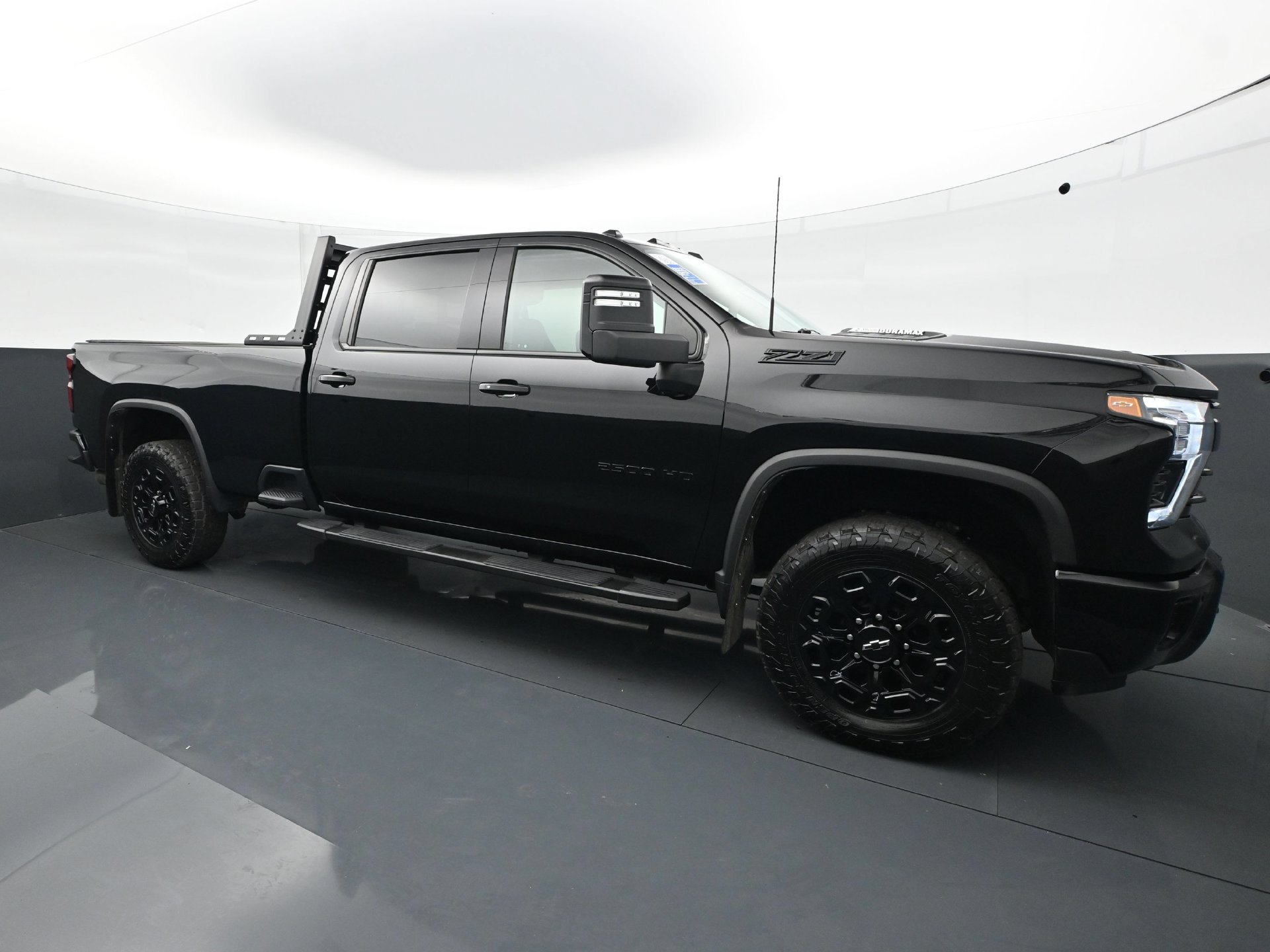 Used 2024 Chevrolet Silverado 2500 LTZ w/ LTZ Plus Package AWD/4WD image 9