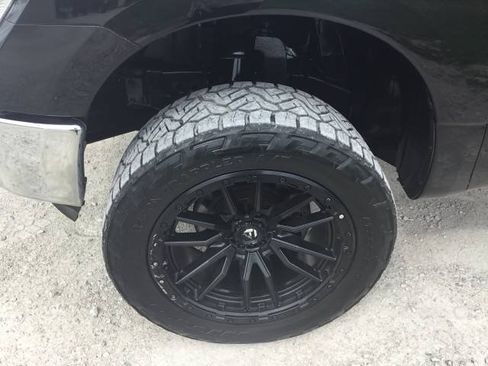 Used 2019 Nissan Titan SV w/ SV Convenience Package AWD/4WD image 9