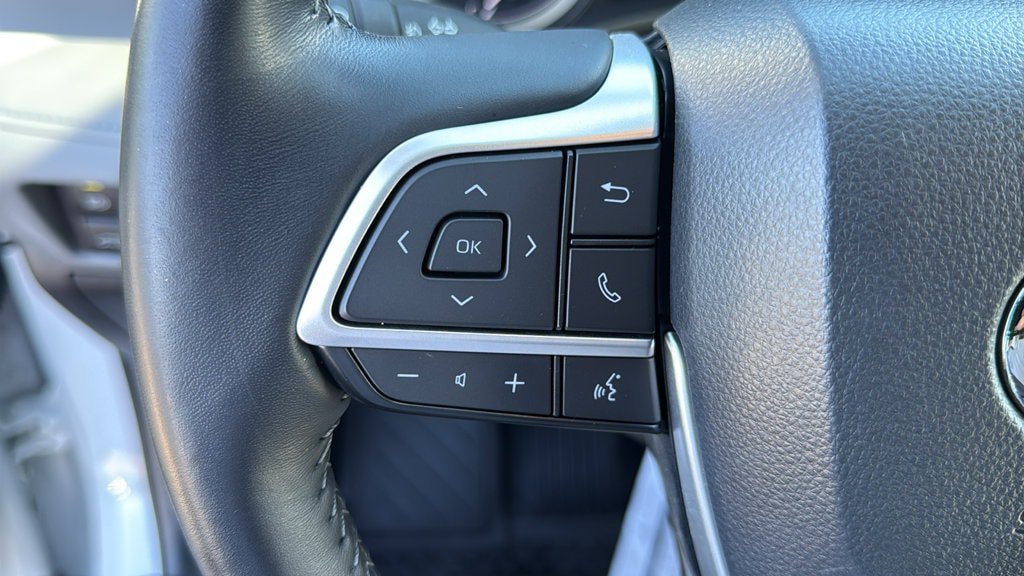 Used 2023 Toyota Highlander XLE AWD/4WD image 13