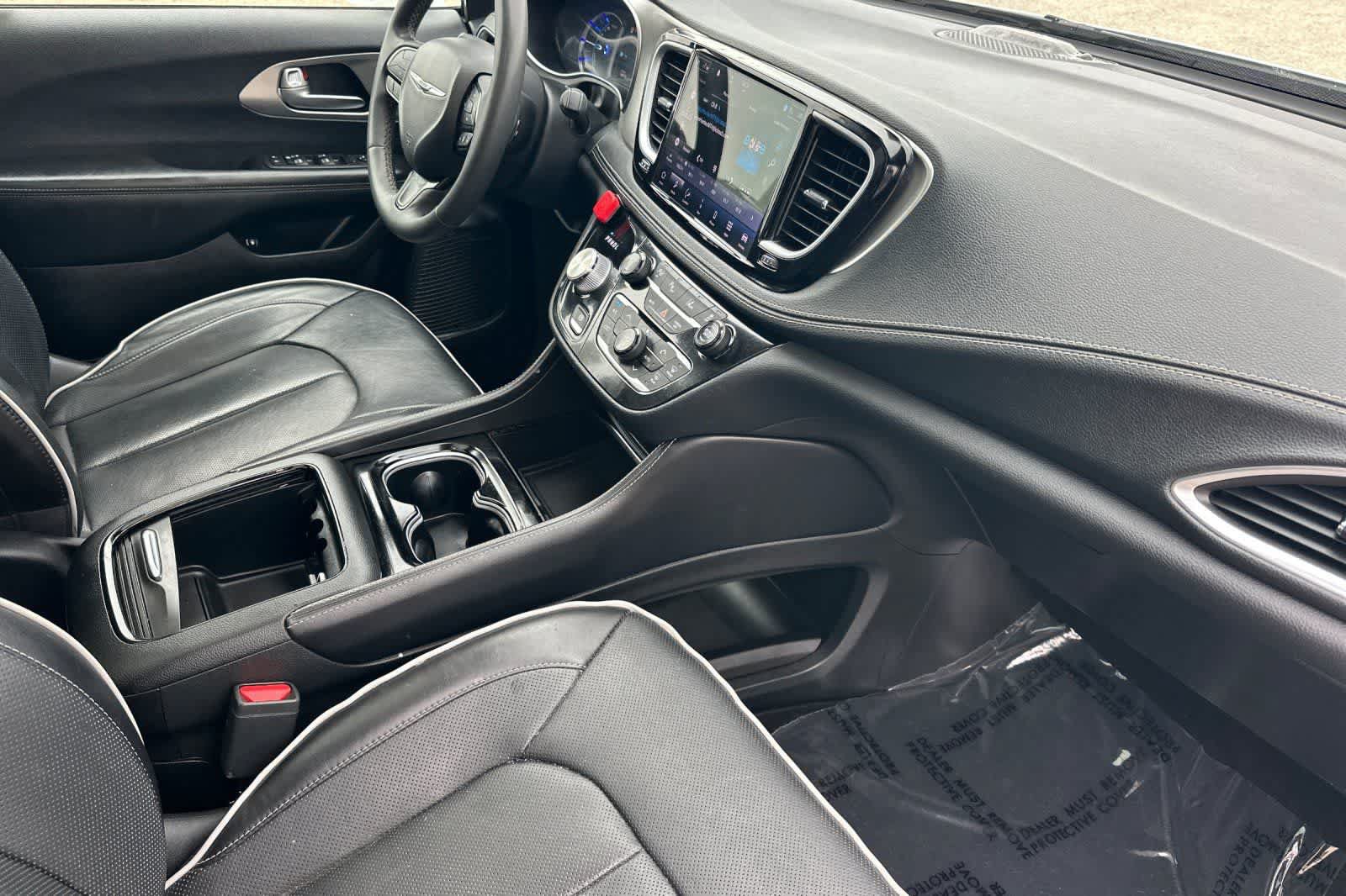 Used 2022 Chrysler Pacifica Limited w/ S Appearance Package FWD image 19