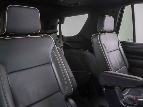 Used 2024 GMC Yukon SLT w/ SLT Premium Package AWD/4WD image 32