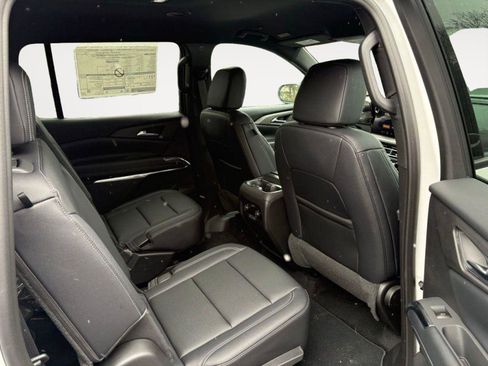 New 2026 Chevrolet Traverse LT w/ LPO, Floor Liner Package AWD/4WD image 8