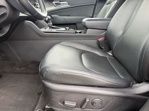 Used 2025 Kia Sportage EX w/ Premium Package FWD image 11