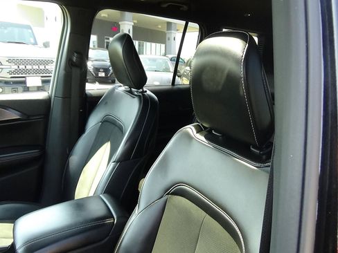 Certified 2025 Jeep Grand Cherokee L Altitude AWD/4WD image 18