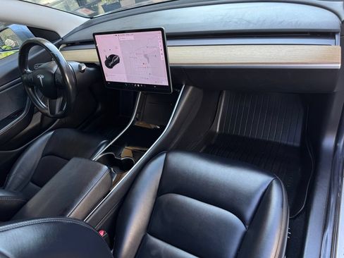 Used 2018 Tesla Model 3 RWD image 19