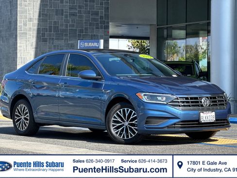 Used 2019 Volkswagen Jetta SEL w/ Cold Weather Package FWD image 1