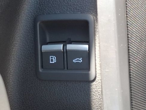 Used 2022 Audi Q5 e Premium AWD/4WD image 25