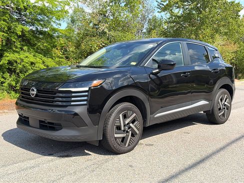 Certified 2025 Nissan Kicks SV image 3