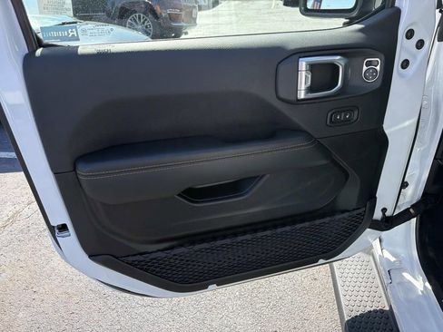 Used 2024 Jeep Wrangler Unlimited Sahara AWD/4WD image 19
