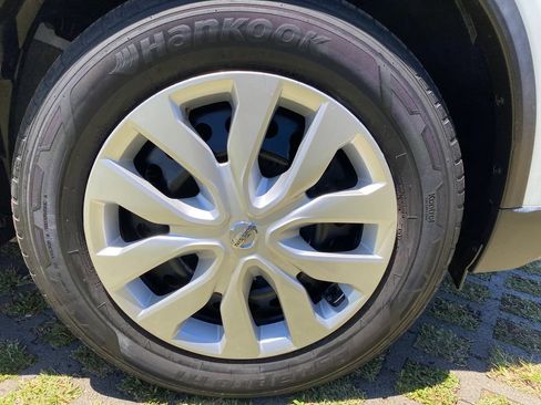 Used 2019 Nissan Rogue S FWD image 9