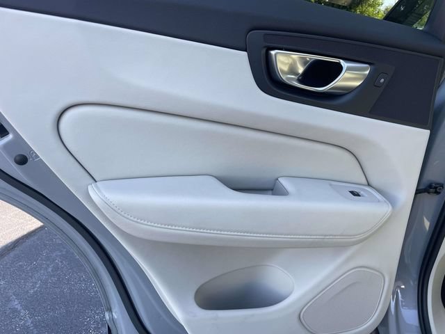 Certified 2024 Volvo XC60 B5 Plus AWD/4WD image 12