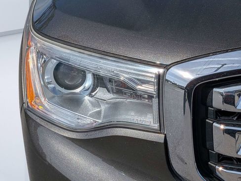 Used 2019 GMC Acadia SLT image 9