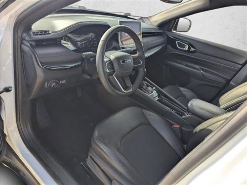 Used 2025 Jeep Compass Trailhawk AWD/4WD image 10