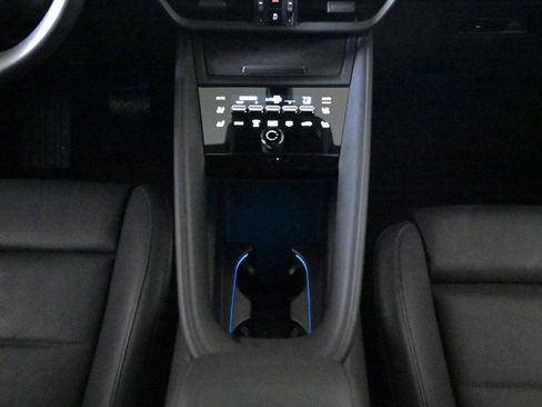 Certified 2025 Porsche Macan 4 Electric image 16