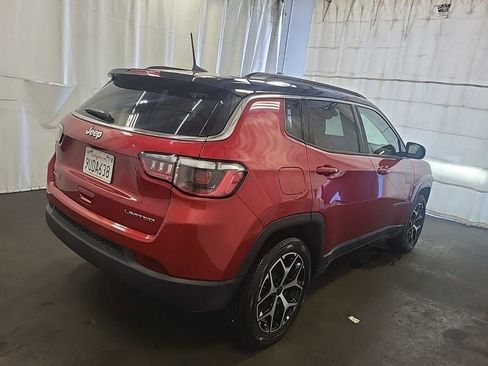 Used 2025 Jeep Compass Limited AWD/4WD image 2