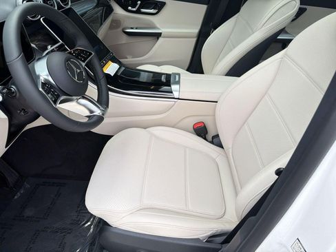 Used 2026 Mercedes-Benz GLC 300 image 5