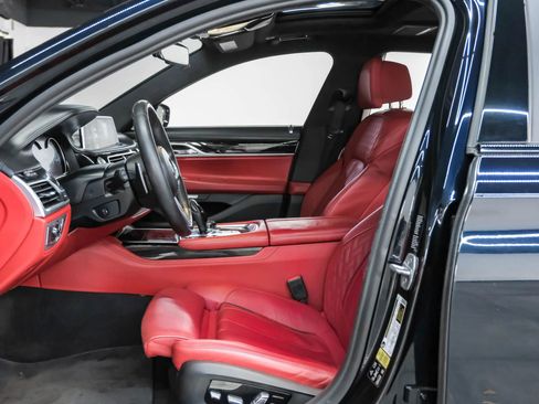 Used 2018 BMW M760i xDrive image 4