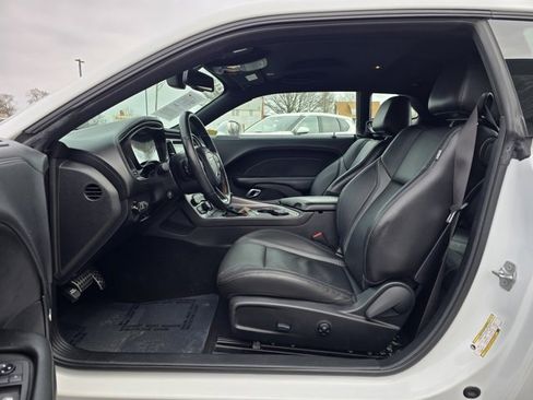 Used 2020 Dodge Challenger SXT w/ Plus Package image 17