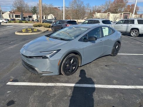 Used 2023 Toyota Prius LE image 1