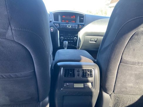 Used 2014 Nissan Pathfinder S image 20