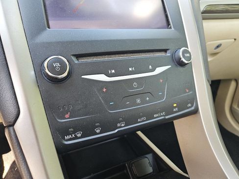 Used 2013 Ford Fusion SE FWD image 23
