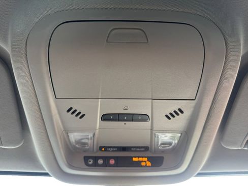 Used 2021 GMC Acadia SLT image 26