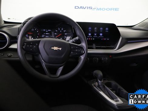 Used 2025 Chevrolet Trax LS FWD image 16