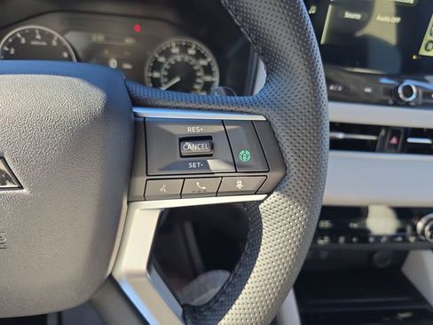 New 2025 Mitsubishi Outlander SE image 17