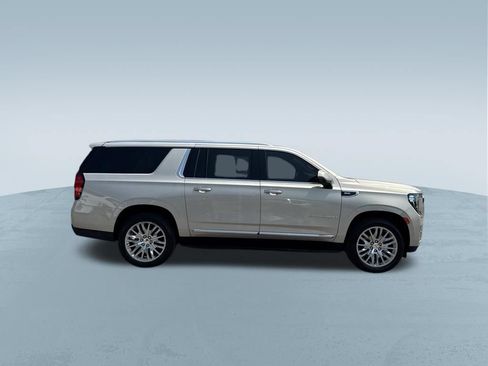 Used 2023 GMC Yukon XL SLT w/ SLT Premium Package AWD/4WD image 9