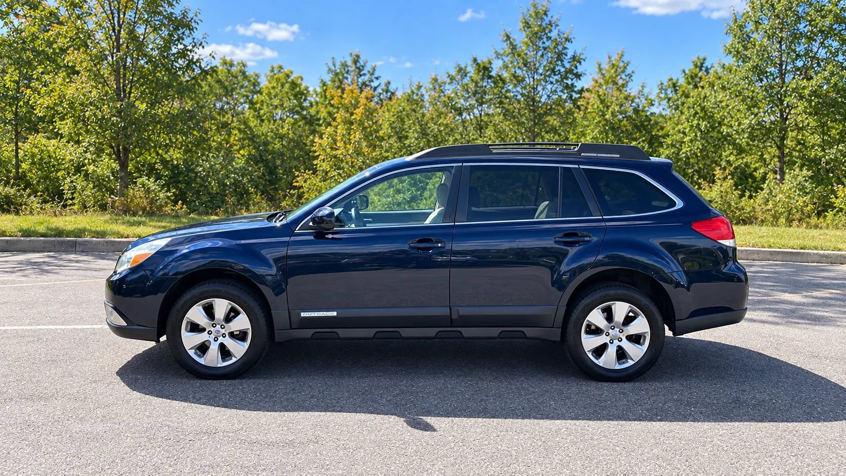 Used 2012 Subaru Outback 2.5i Premium w/ All-Weather Pkg AWD/4WD image 3