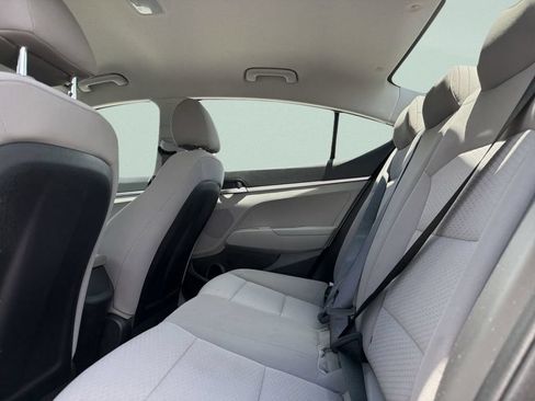 Used 2020 Hyundai Elantra SE FWD image 23