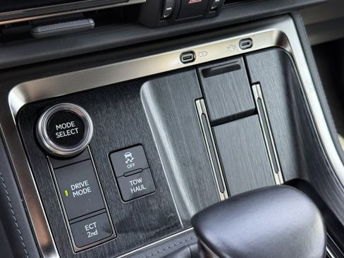 Used 2024 Lexus GX 550 w/ Accessory Package (31) AWD/4WD image 22