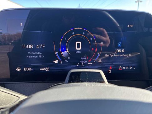 Used 2024 Chevrolet Traverse RS image 11