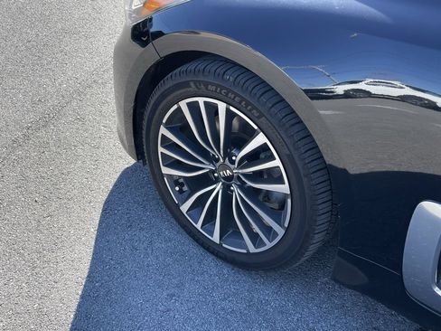 Used 2018 Kia Stinger Premium image 10