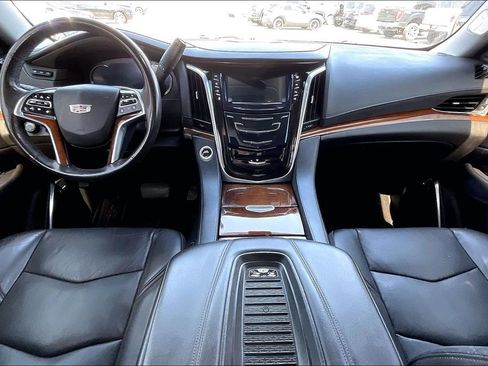 Used 2020 Cadillac Escalade Luxury image 7