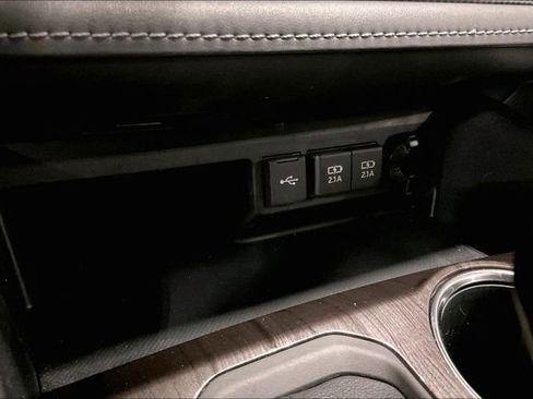 Used 2021 Toyota Highlander Limited image 35